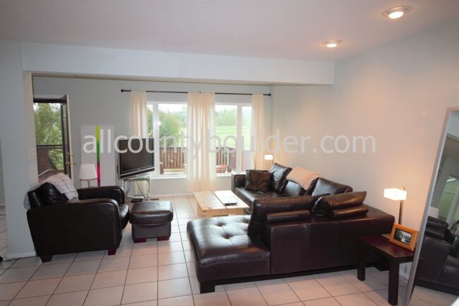 Foto del edificio - 766 Cottage Ln