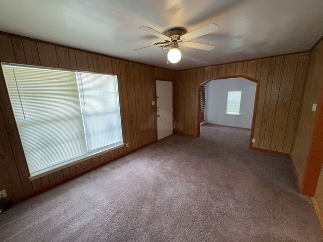 Building Photo - 906 Jefferis Ave