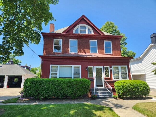 Foto del edificio - 421 College Ave
