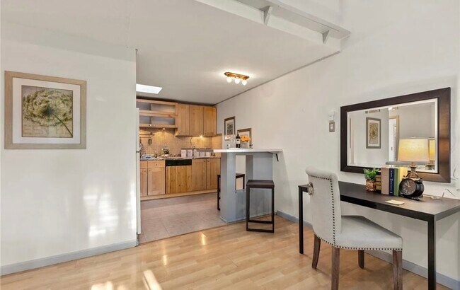 Foto del edificio - 4300 NE Sunset Blvd