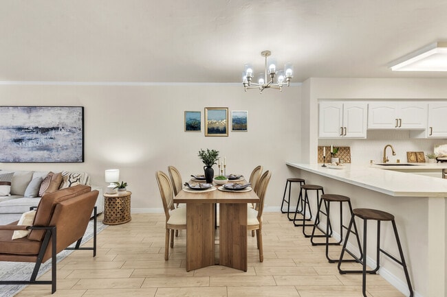 Dining Area - 2600 Torrey Pines Rd