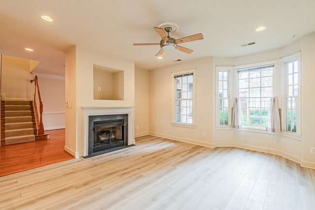 Foto del edificio - 513 Rosebush Ln