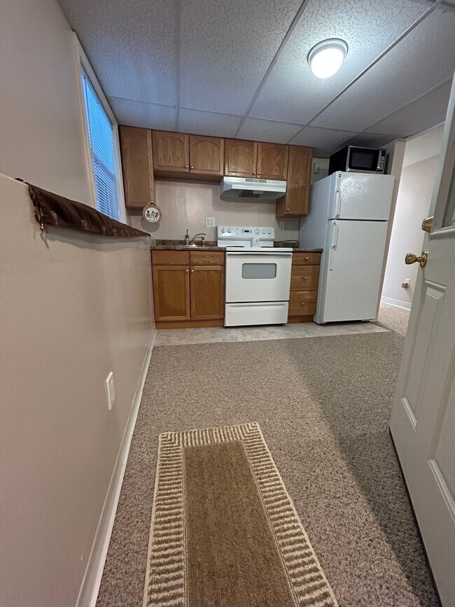 Kitchen - 212 Sterling Rd