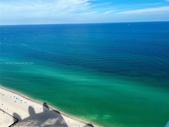 Foto del edificio - 18201 Collins Ave