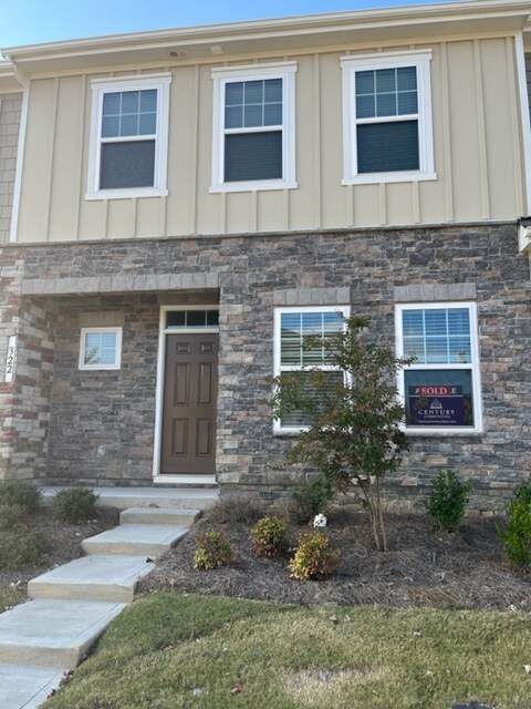 Primary Photo - 322 Sagecroft Ln