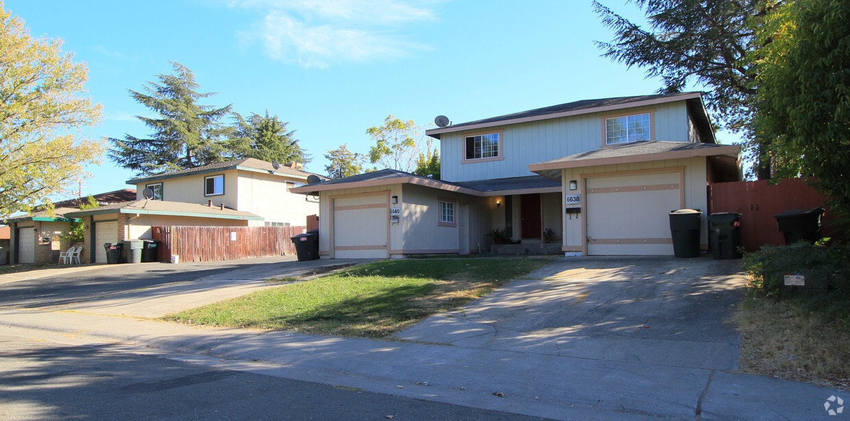 Primary Photo - Merrihill Townhomes