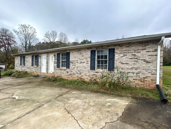 Foto del edificio - 4681 Grassy Creek Rd