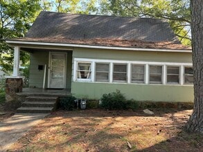 Building Photo - 804 N Birch St