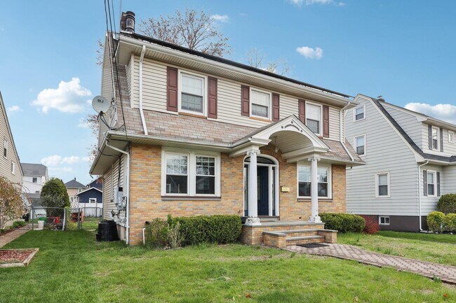 Building Photo - 48 Marinus St