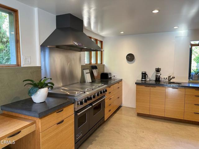 Building Photo - 3551 Dixie Canyon Pl