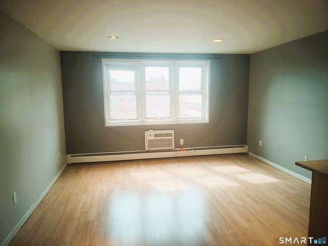 Building Photo - 140 Grove St