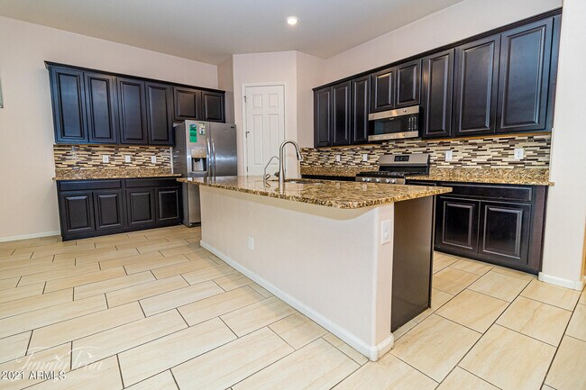 Building Photo - 3100 E Desert Broom Pl