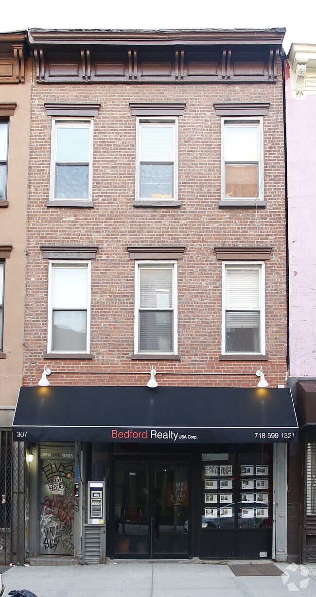 Foto del edificio - 307 Bedford Ave