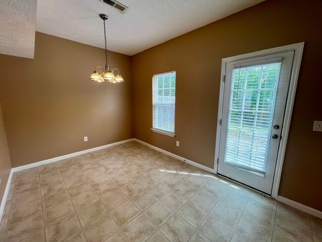 Building Photo - 3 Bedroom 2.5 Bath Home in Oxford Hall - South Murfreesboro *New Carpet*