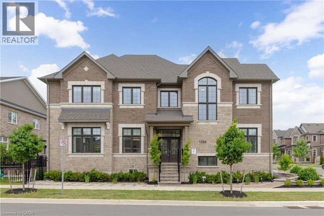 Building Photo - 1388 Aymond Cres