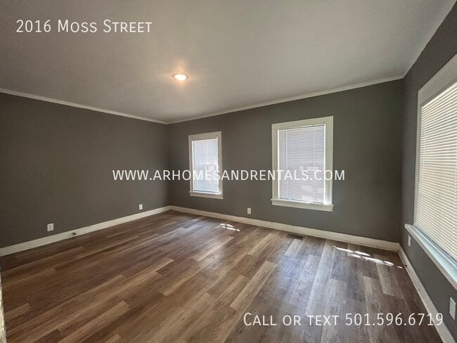 Building Photo - 2016 Moss Street | $725 | 2 beds, 1 full bath