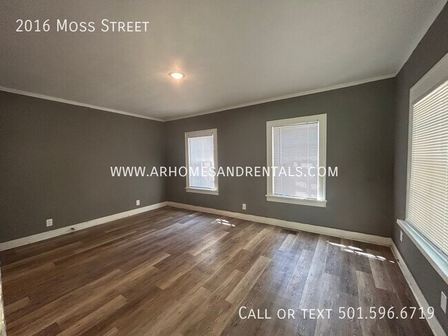 Foto del edificio - 2016 Moss Street | $725 | 2 beds, 1 full bath