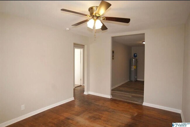 Building Photo - 2908 Hart Dr NW