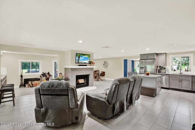 Foto del edificio - 18321 Edgewood Dr