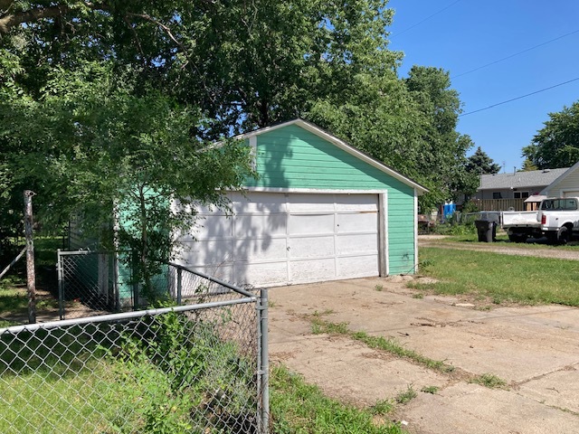 Building Photo - 1221 Saint Paul Rd