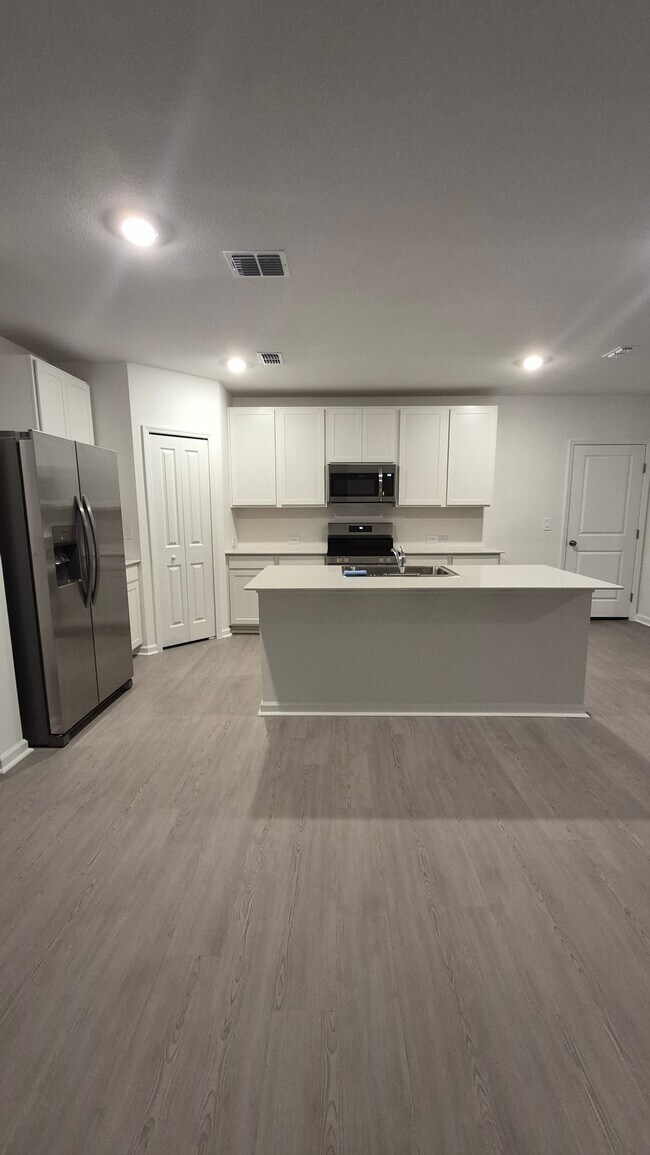 Building Photo - 6220 Botticella Blvd