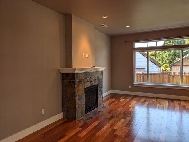 Building Photo - 203 Dalan Pl