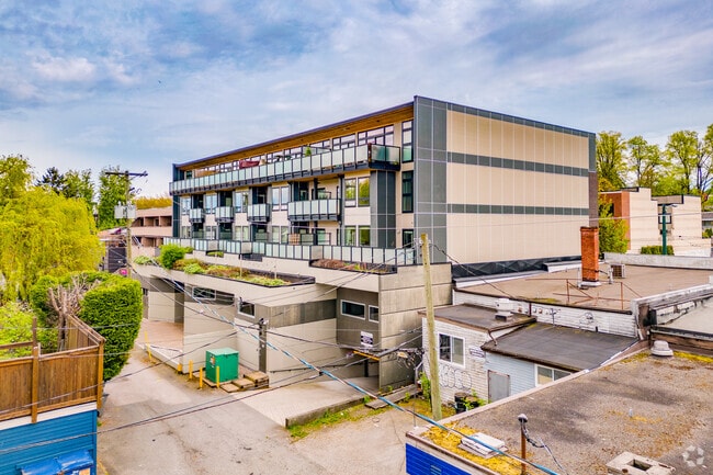 Building Photo - The Reginald