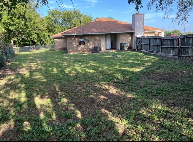 Foto del edificio - 1706 Copperfield Cir