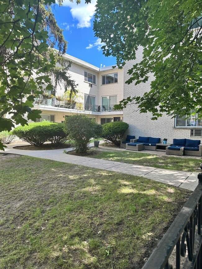 Building Photo - 4201 N Paulina St