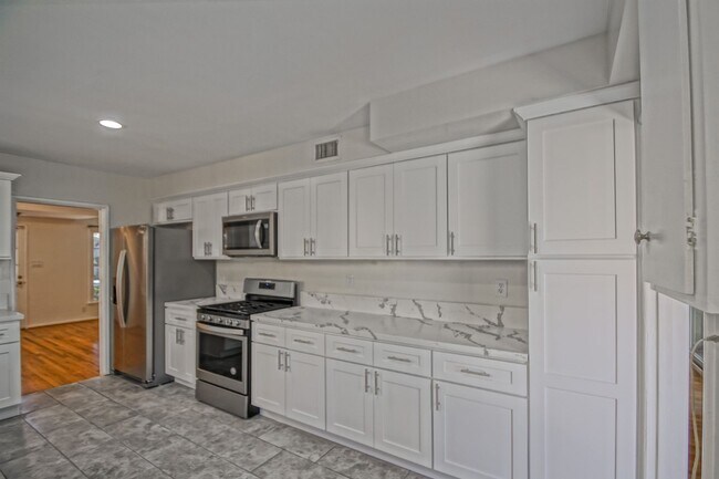 Foto del edificio - Incredibly Charming & Bright 3BR2BA Home w...
