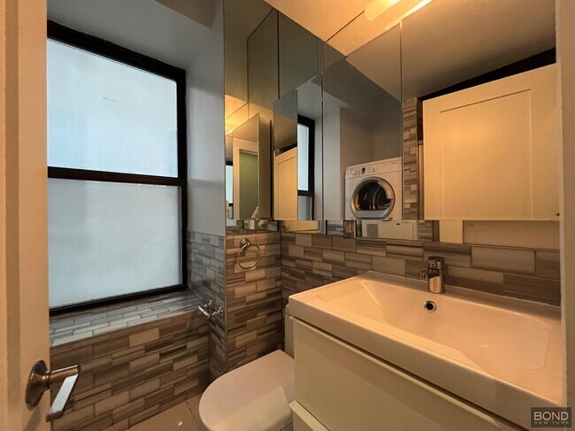 Foto del edificio - 336 E 18th St