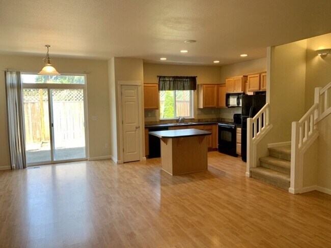 Foto del edificio - Terrific Hillsboro home close to Intel and community park - Freshly Painted!