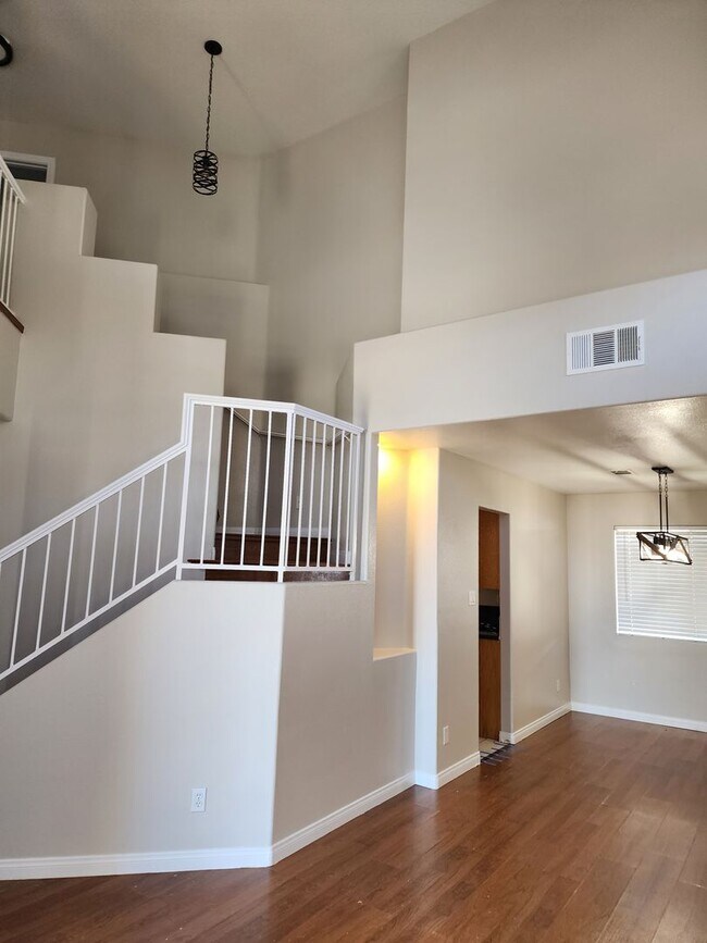 Foto del edificio - 4 Bedroom, 3 bath, RV parking Separate yard home