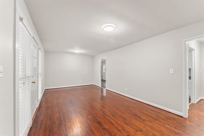 Building Photo - 2352 Elmwood Cir SE