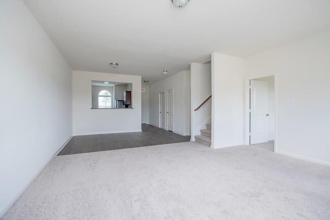 Building Photo - 936 Lake View Cir W
