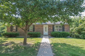 Building Photo - 131 Cresent Dr