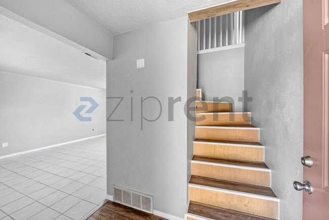 Building Photo - 1018 Plover Ln