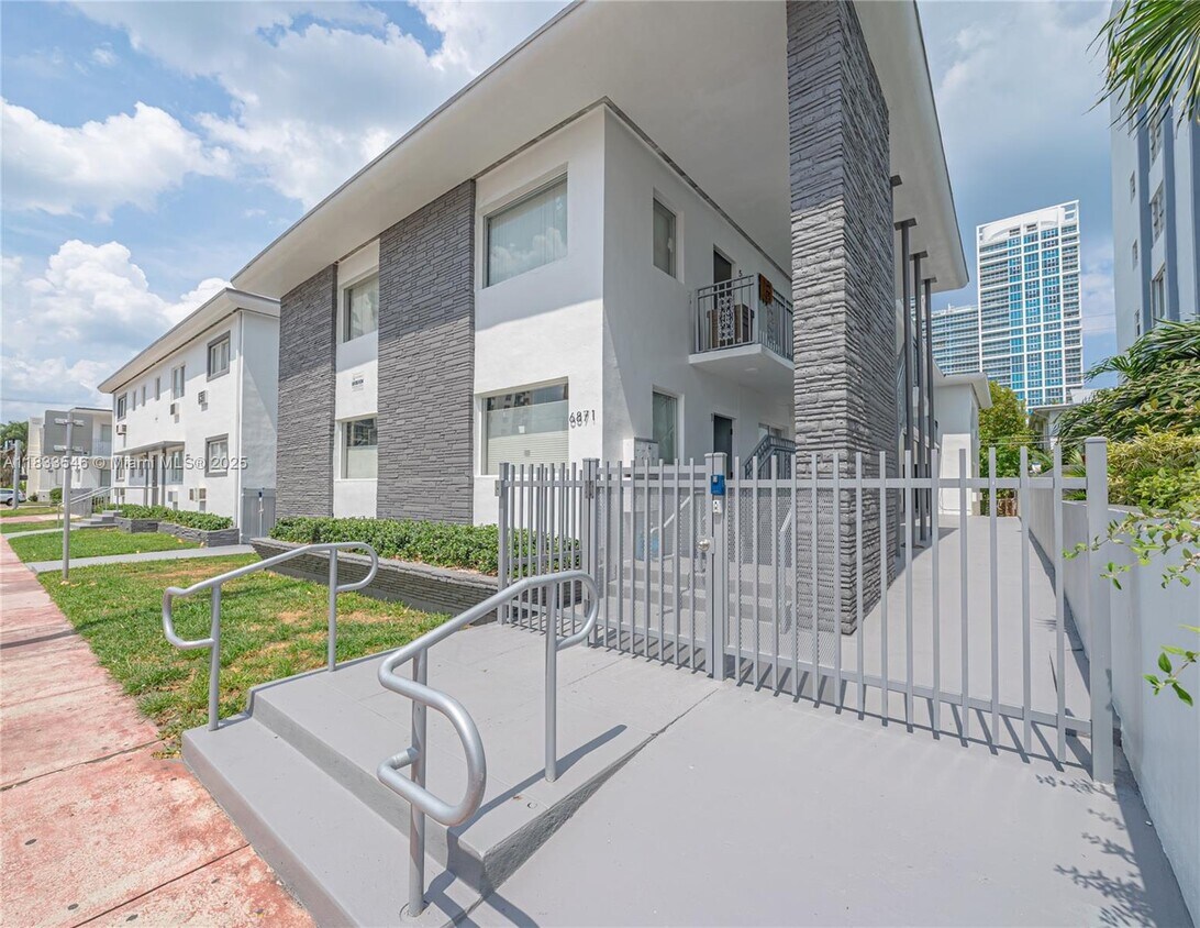 Foto principal - 6871 Abbott Ave