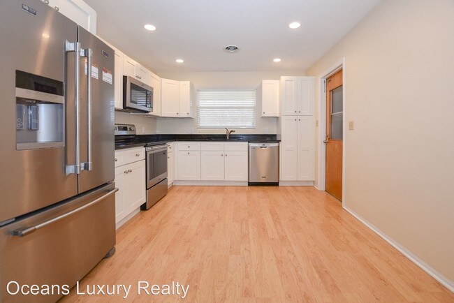 Building Photo - 5 br, 3 bath House - 126 Lindley Rd.