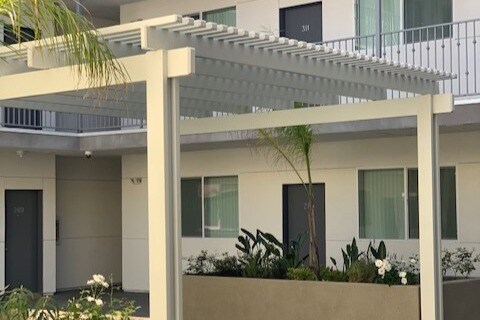 Foto del edificio - 14333 Roscoe Blvd