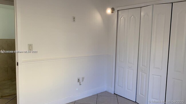 Foto del edificio - 566 NW 114th Ave