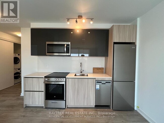 Building Photo - 3100 Keele St