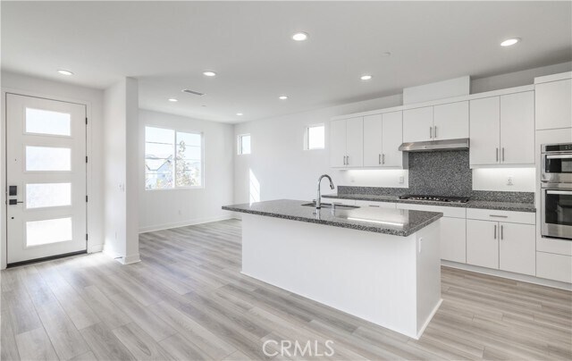 Building Photo - 232 Tank