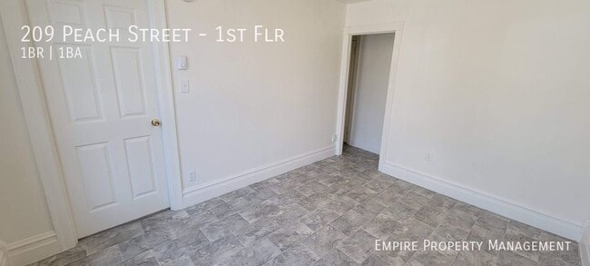 Building Photo - 209 N Peach St