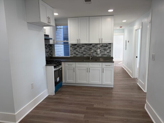 Foto del edificio - 329 Elizabeth Ave