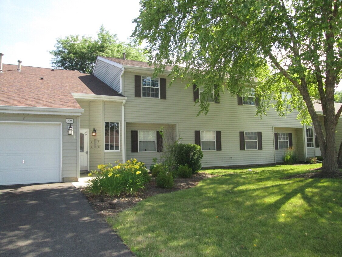 69 Gant Cir Unit A, Streamwood, IL 60107 Condo for Rent in Streamwood