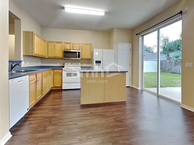 Foto del edificio - 10424 Frog Pond Dr