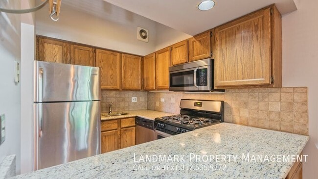 Building Photo - 549 W Belden Ave