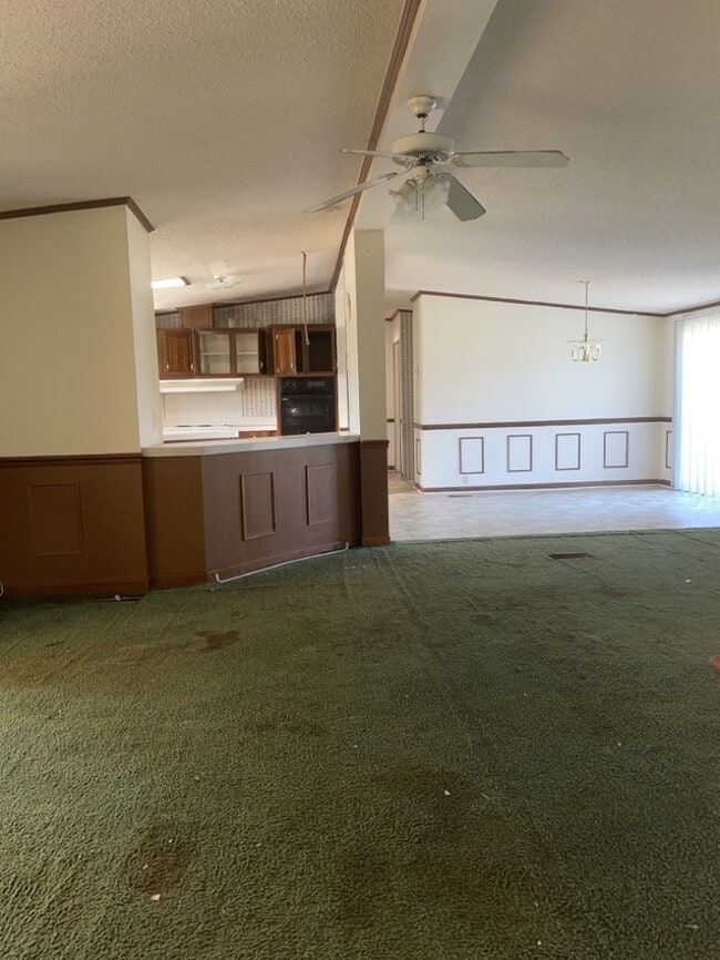 Building Photo - 3 Bedroom Near Lake Rabon