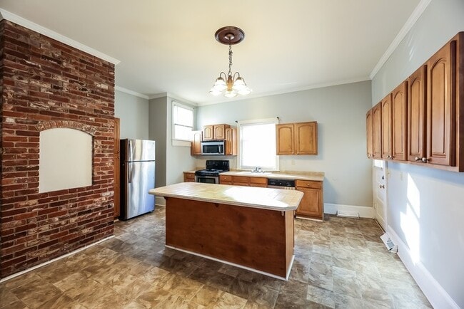 Building Photo - 212 Irby Ave